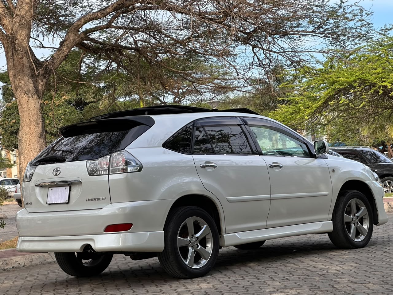 TOYOTA HARRIER thumbnail 8